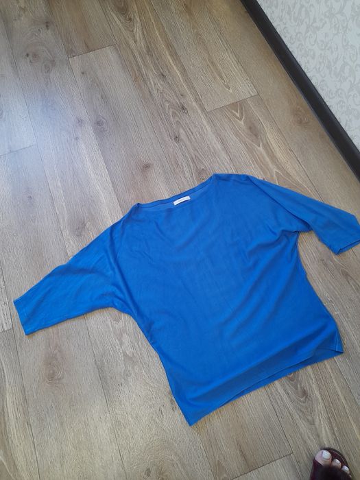 Продам 2 джемпера .