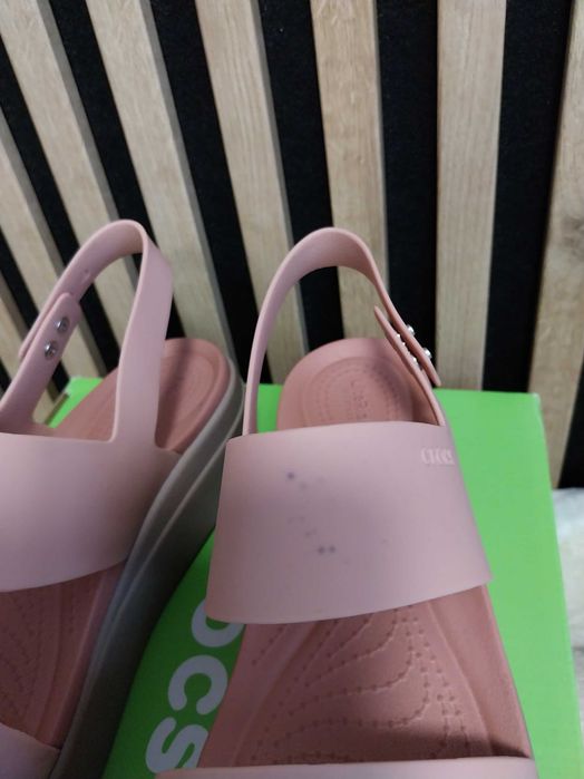 Crocs sandałki r.  W8 38 pudrowy różowy