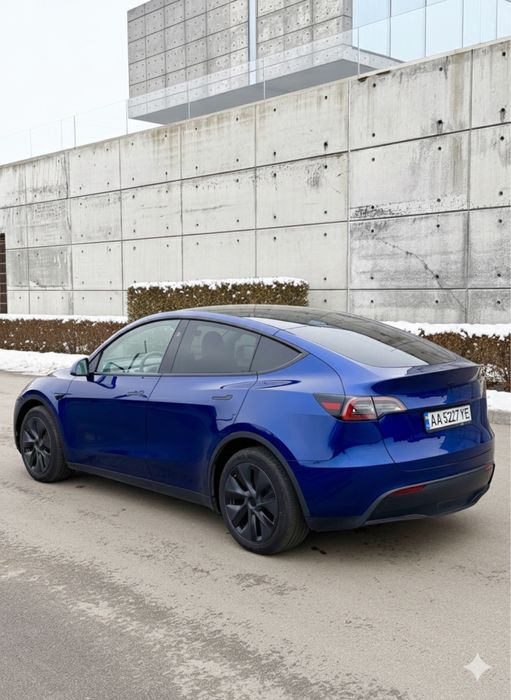 Tesla Y dual motor 2024