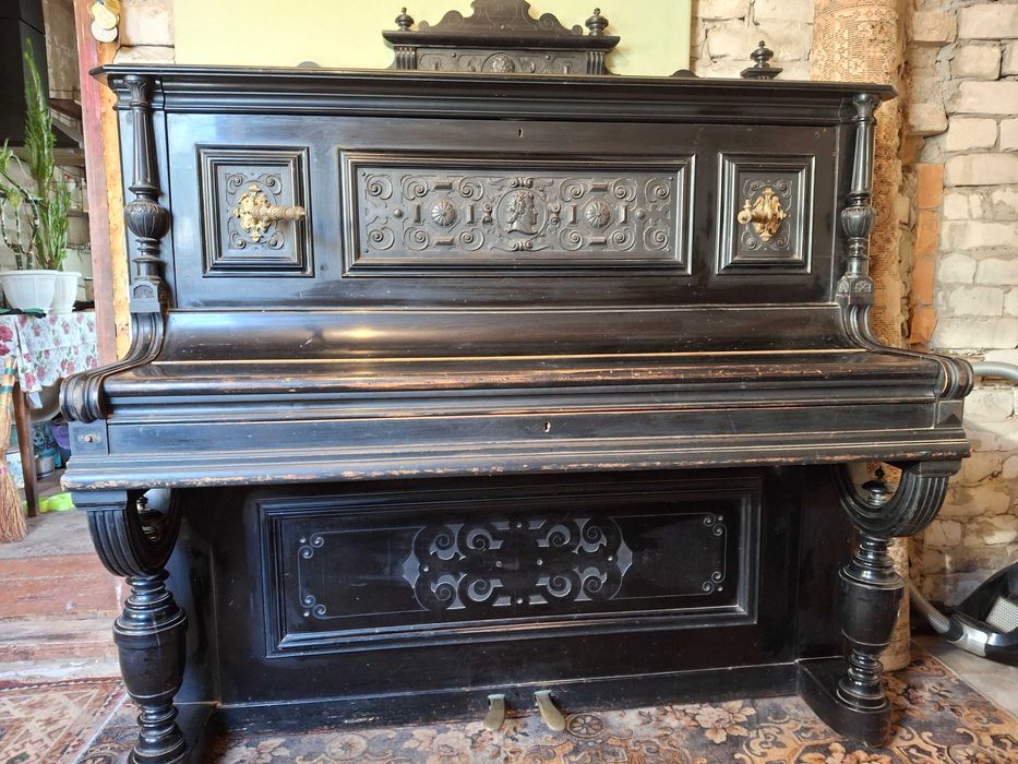 Антикварне фортепіано