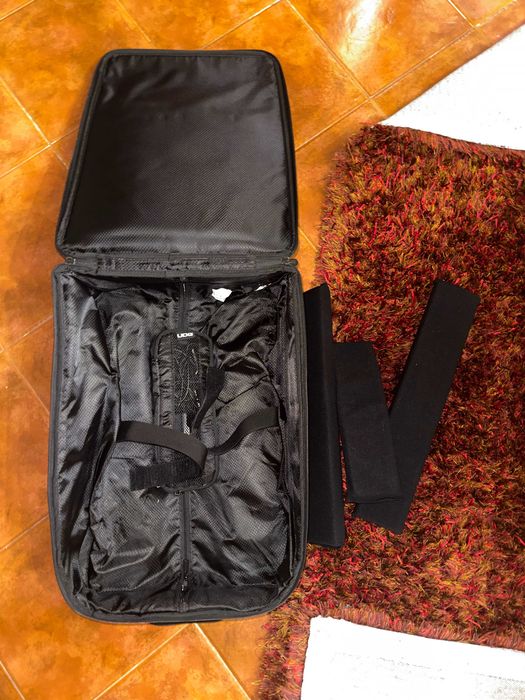Mala UDG DJ transporte de Controladoras + PC, com estojo para cabos