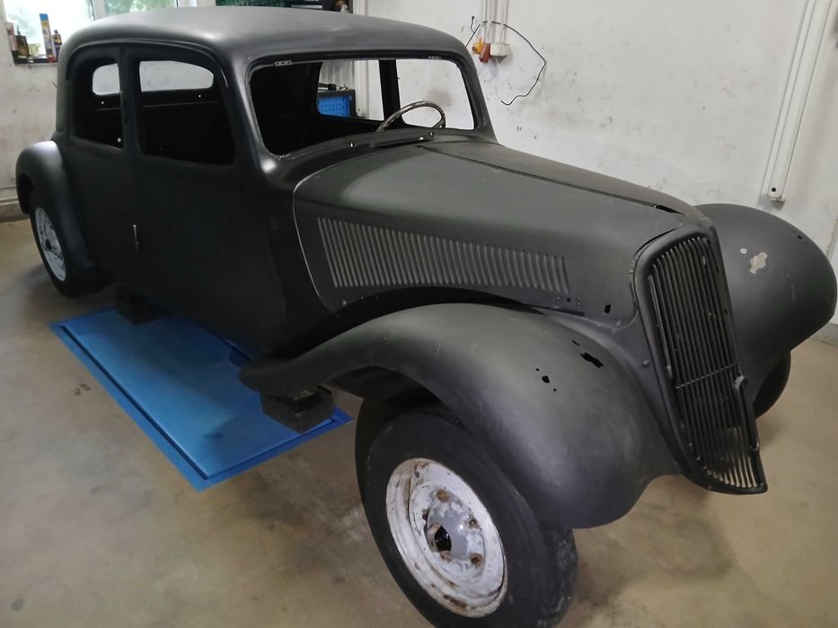 Citroen BL11 , bn  zabytkowy w trakcie renowacji