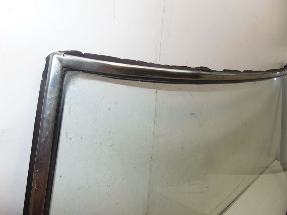 Datsun 1600 SSS para-brisas