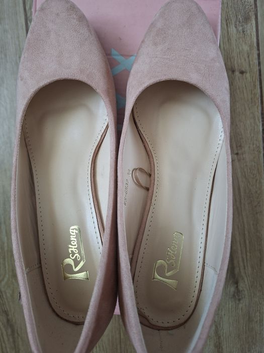 Buty na słupku 39