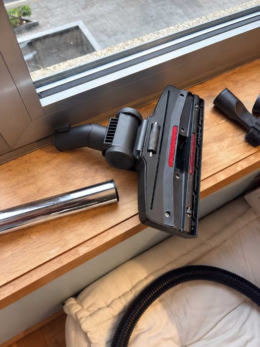 Aspirador HAEGER Eco Shine 700W 4L HEPA + caixa original