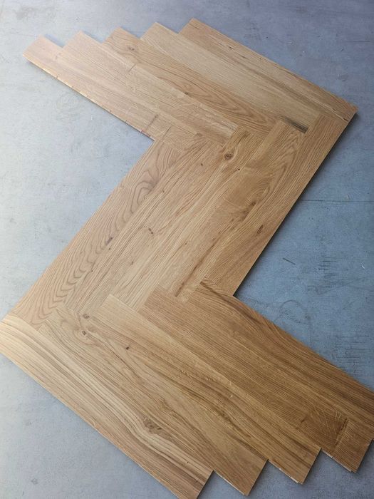 Parkiet dąb lakier 13x70x490  jodełka  (warstwa 6mm) (500 m2)