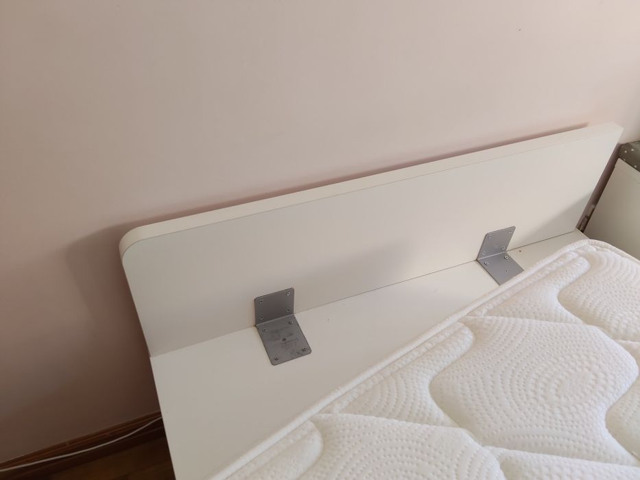 Cama e colchão de criança