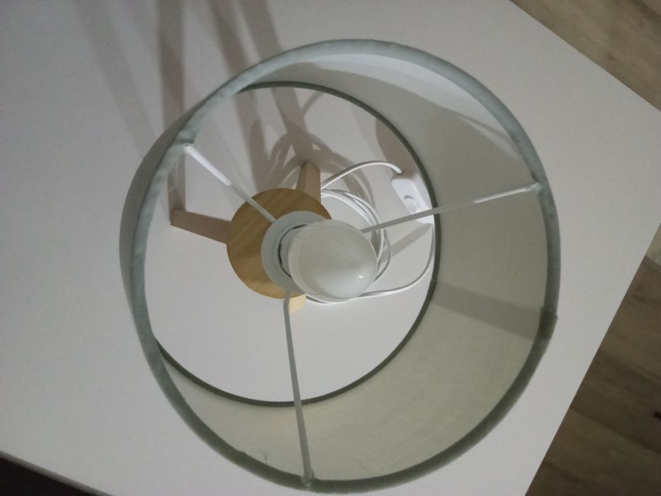 Candeeiro com lâmpada led