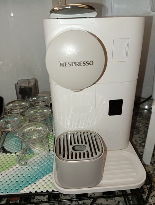 Máquina de Café Nespresso Delonghi