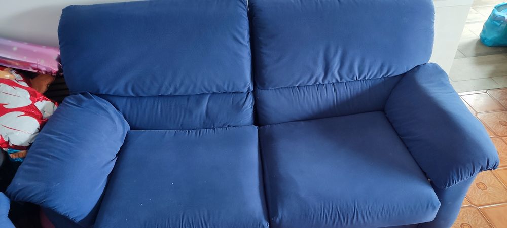 Dois  sofás de sala - ofereço capa bege