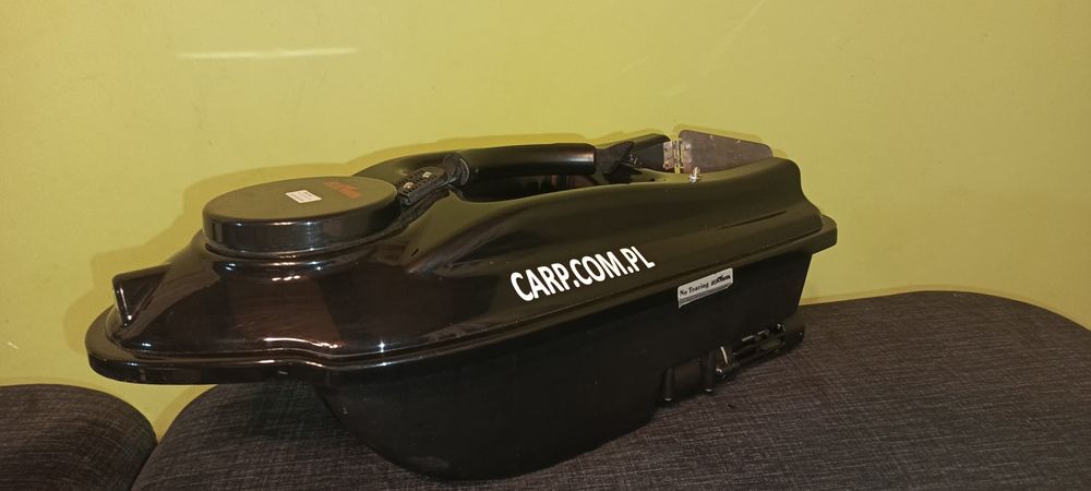 Lódka zanętowa boutman Atraktor sonar Black