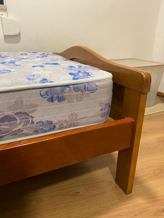 Cama de solteiro com colchão