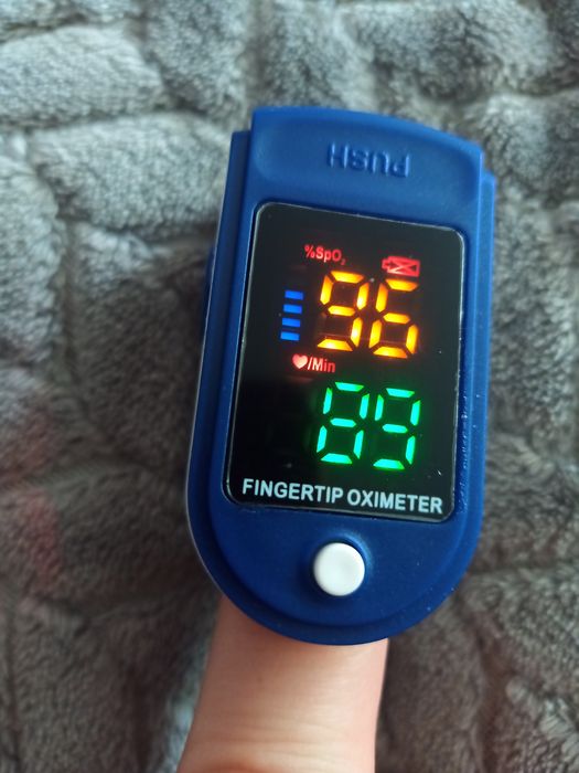 Pulsokstmetr do mierzenia pulsu i tlenu we krwi