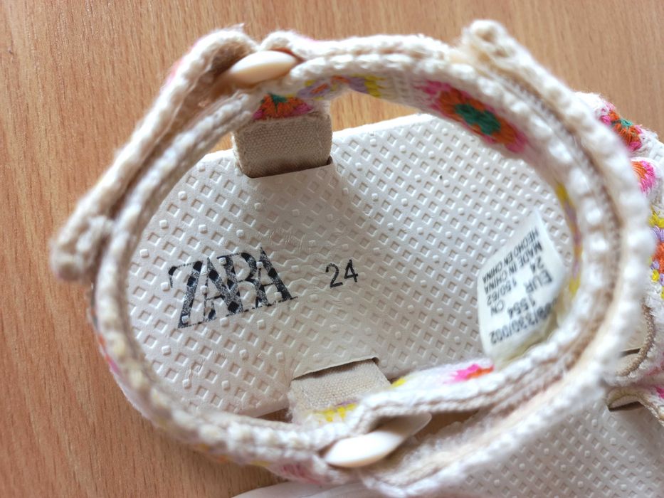 Класні босоніжки сандалі Zara 24 р. устілка 15 см
