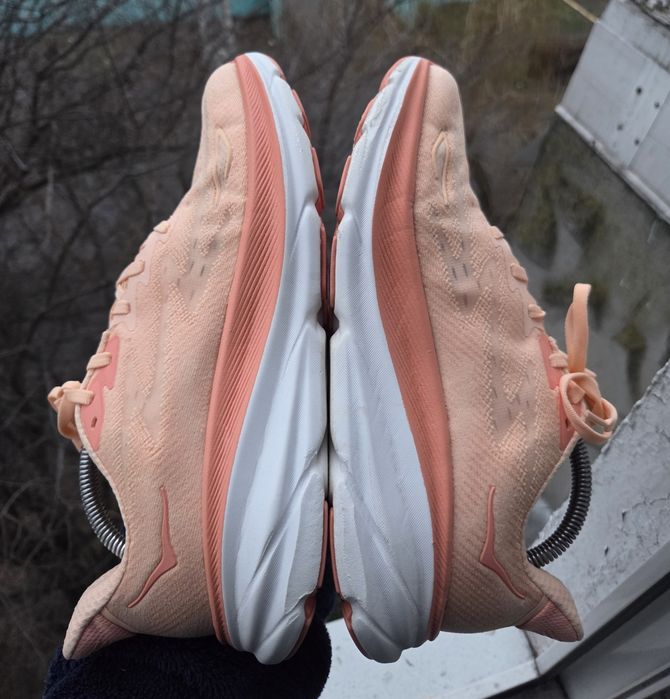 40.5р Hoka Clifton 9 жіночі кросівки