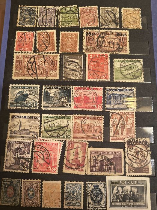Znaczki 1900 - 1970 r  120 stron w klaserach Znaczki z Świata i Polski