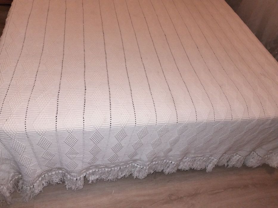 Colcha de renda feita à mão Peso 4,5kg.
