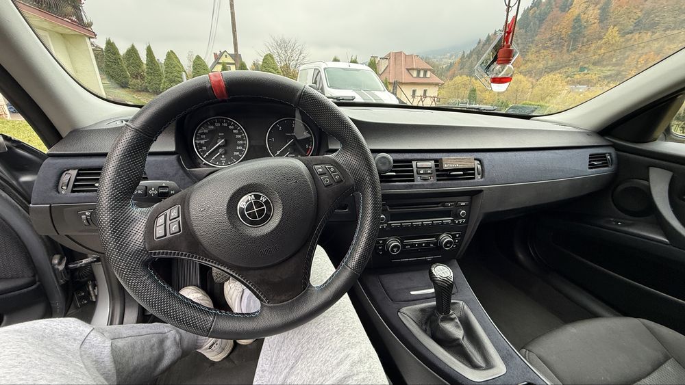 BMW  e90 320d 2011