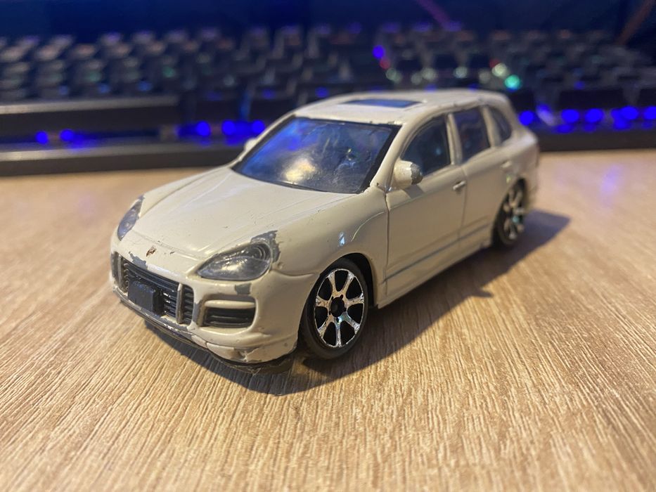 Porsche Cayenne Bburago