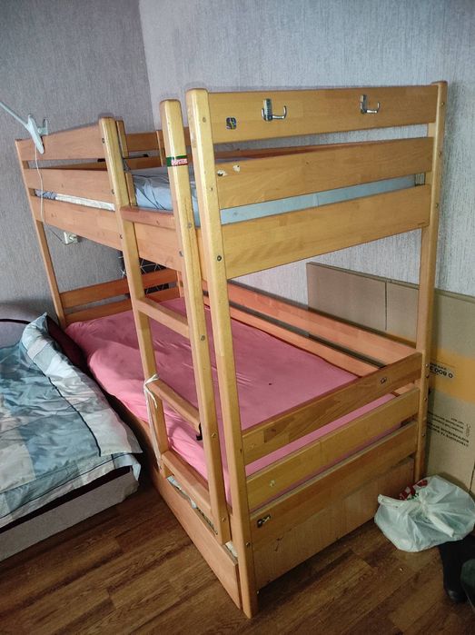 Двух яросне ліжко