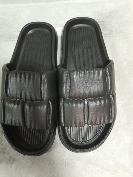 Nowe damskie kapcie.