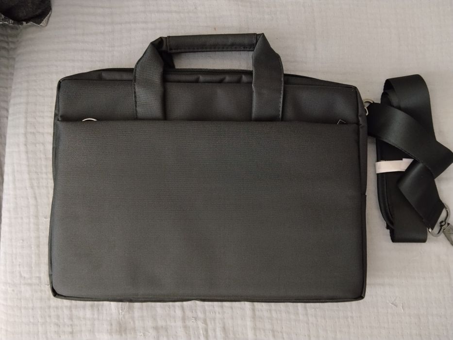 Mala Rivacase para laptop de 14"