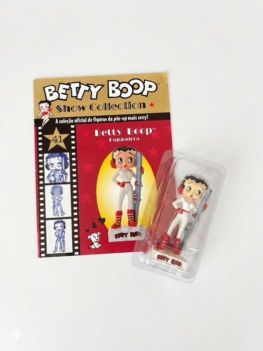 Betty Boop com revista