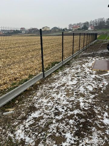 Mantaż ogrodzenia panelowego bram przesuwnych