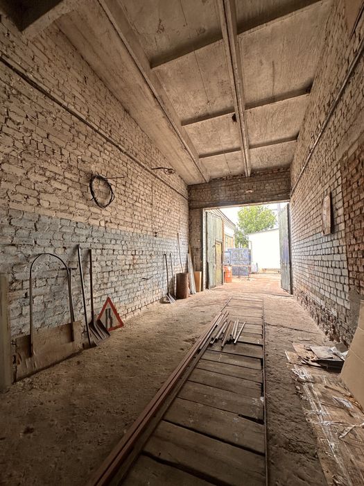 Великий гараж для буса, лодки ЦЕНТР