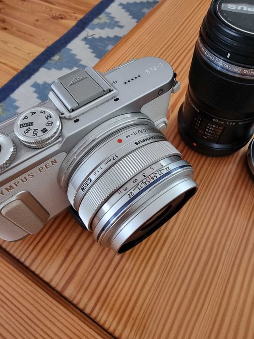 Olympus PEN E-PL8 + 4 obiektywy + lampa + 2 akumulatory | Kompletny zestaw