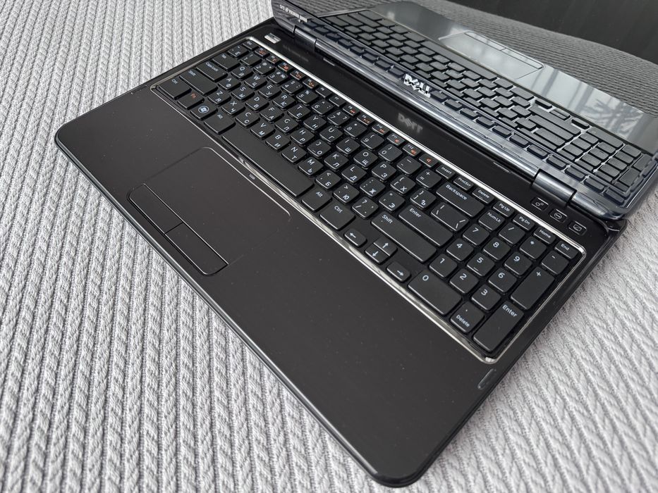 Ноутбук  DELL inspiron 15.6