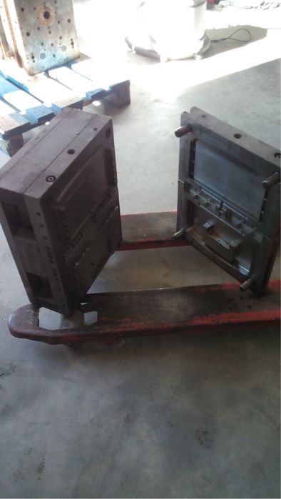 Mala de plastico multiusos muito uso e pratico de montar dois moldes