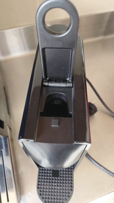 Máquina de Café NESPRESSO