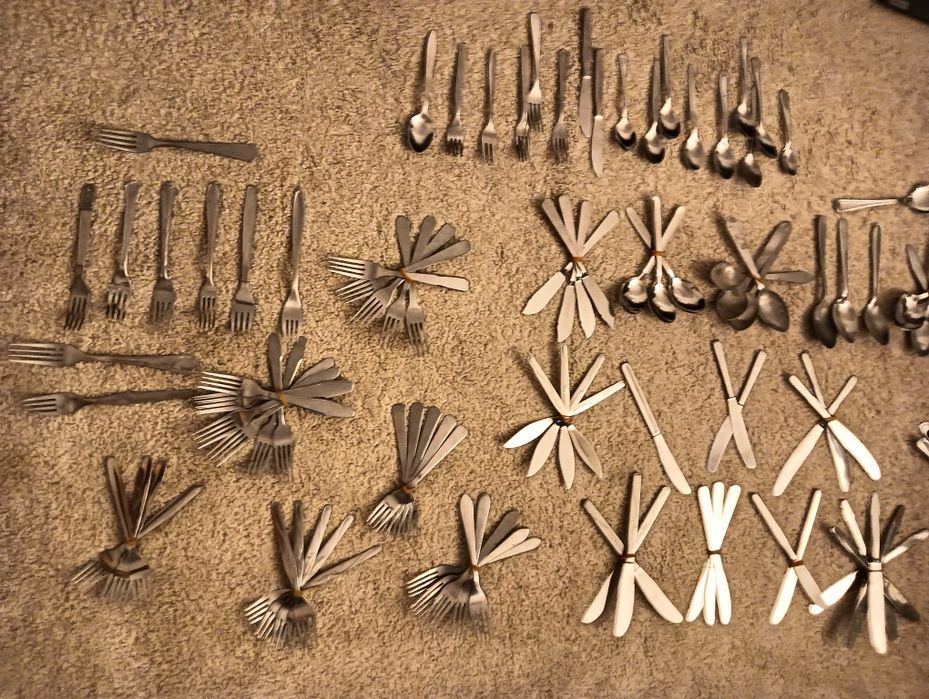 Vários Talheres de metal (112 peças)*