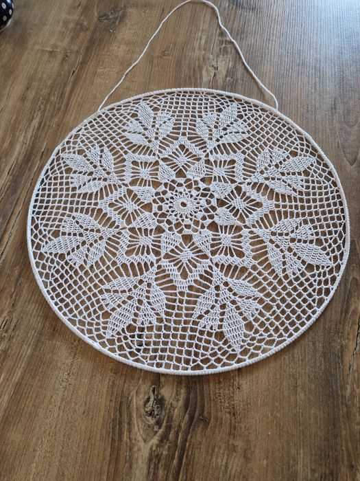 Ozdoba szydełkowa do okna  obręcz 40 cm