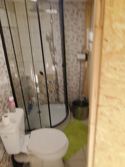 Miejsce na przystani z domkiem