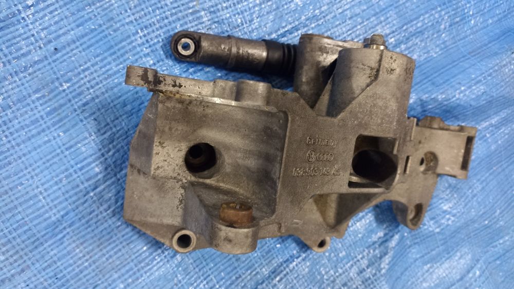 Кронштейн кріплення генератора VW AUDI SKODA 1.9 TDI 96 KW 130 к.с.