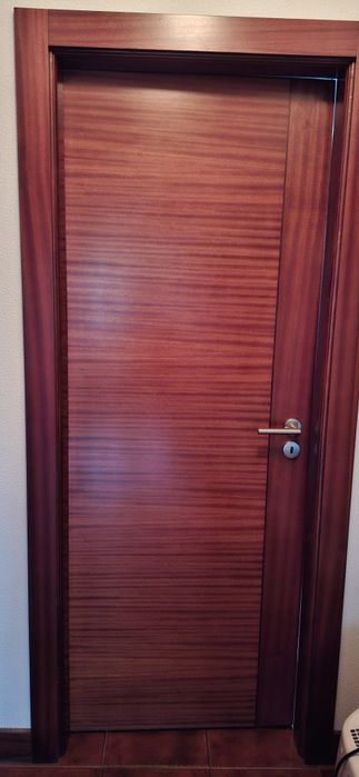 Porta interior em mogno , usada, sem aro