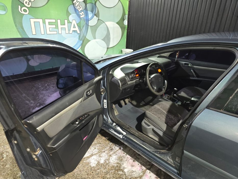 Пыжо 407 2004г .