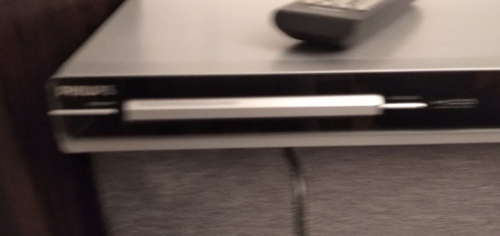 Nagrywarka  odtwarzacz Philips + kolumny + 500 płyt  DVD z filmami .