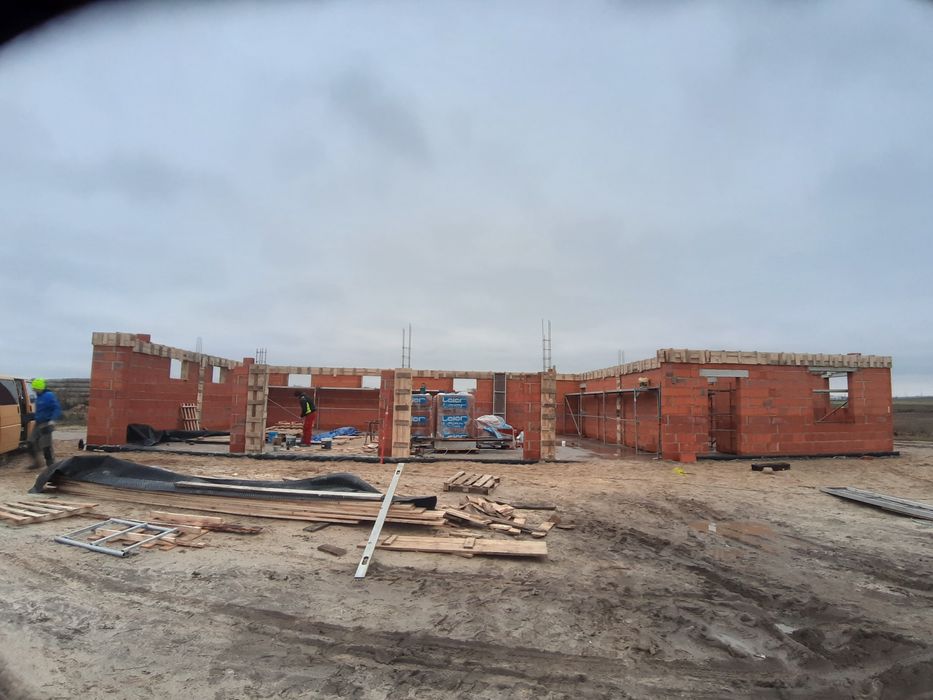 Budowa domów usługi murarskie docieplenia budynków usługi mini koparka