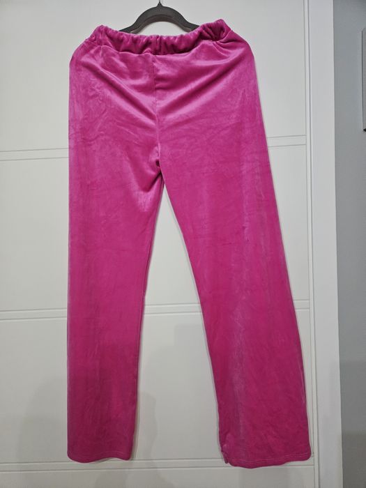 Kąplet, różowy  dres.