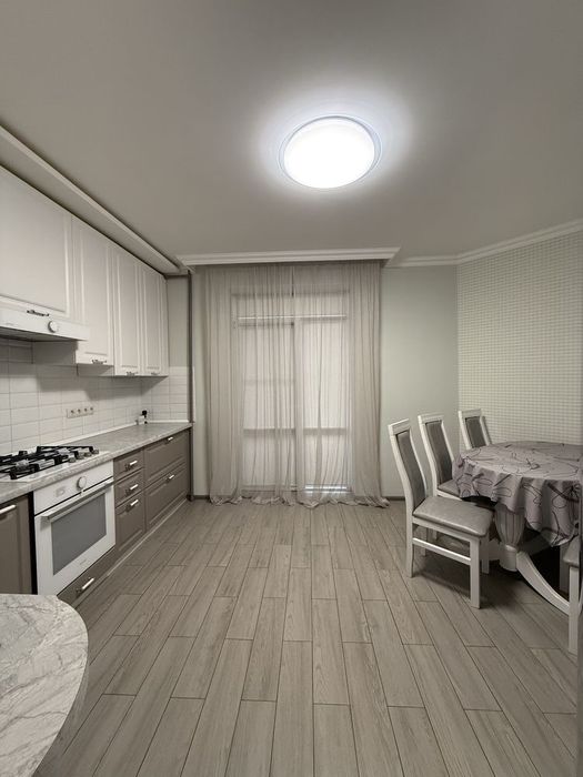 Оренда простороі 3 кімнатної квартири + гараж