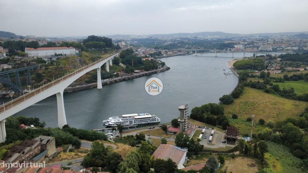 Localização Estratégica – Vila Nova de Gaia / Oliveira do Douro