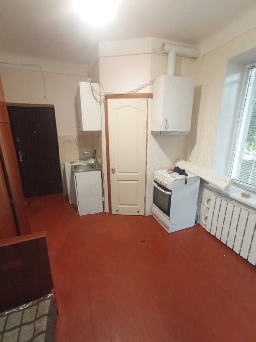 Продам гостинку зі своїми зручностями. Одеська.Реально!