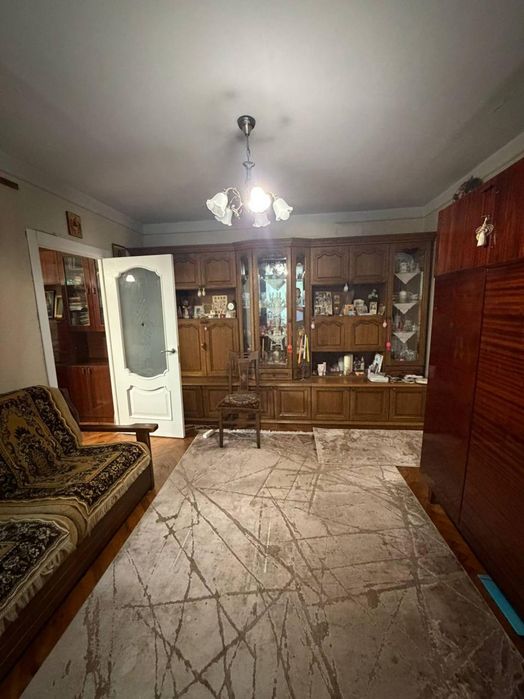 Продаж 2-ох кімнатної квартири по в. Володимира Великого 35а
