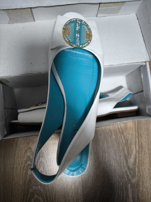 Босоніжки жіночі