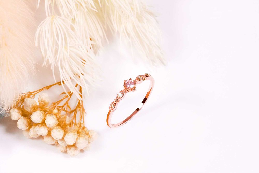 Кольцо из красного золота с розовым фианитом