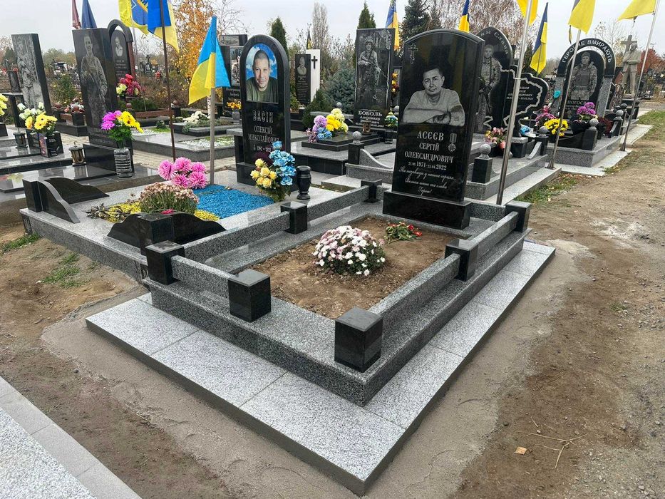 Меморіальні комплекси військовим. Надаємо документи на часткову компенсацію пам'ятника. Працюємо по Миколаїву і області. Комплекси на будь який бюджет