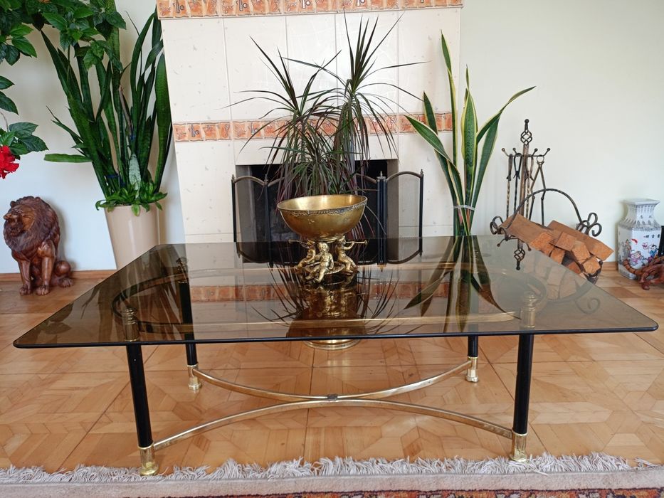 Красивий столик метал і скло